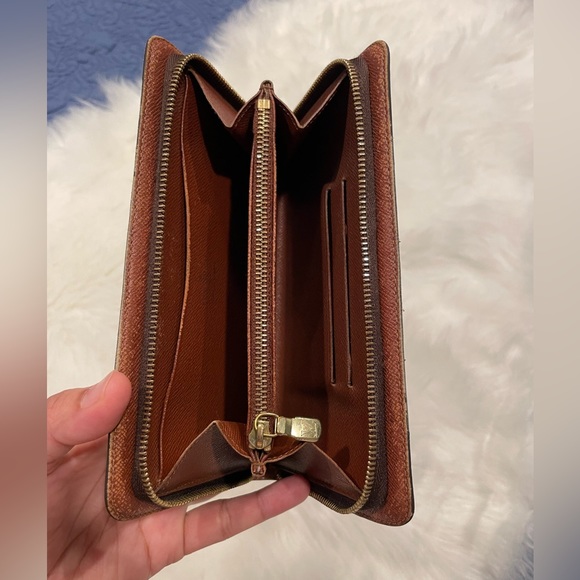 Authentic Louis Vuitton Large Zip Around Wallet | TH1020 - Picture 9 of 15